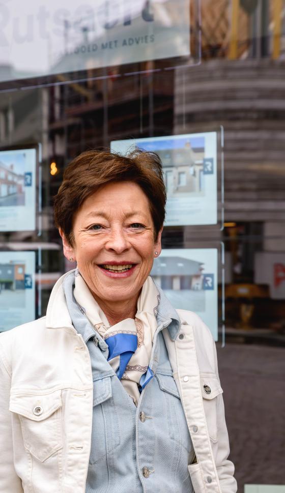 Ann Nemegheer voor kantoor 